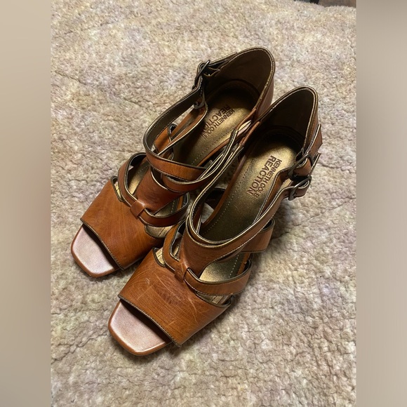 Kenneth Cole Reaction Leather Sandal Heels 4" SZ10 - Picture 3 of 7